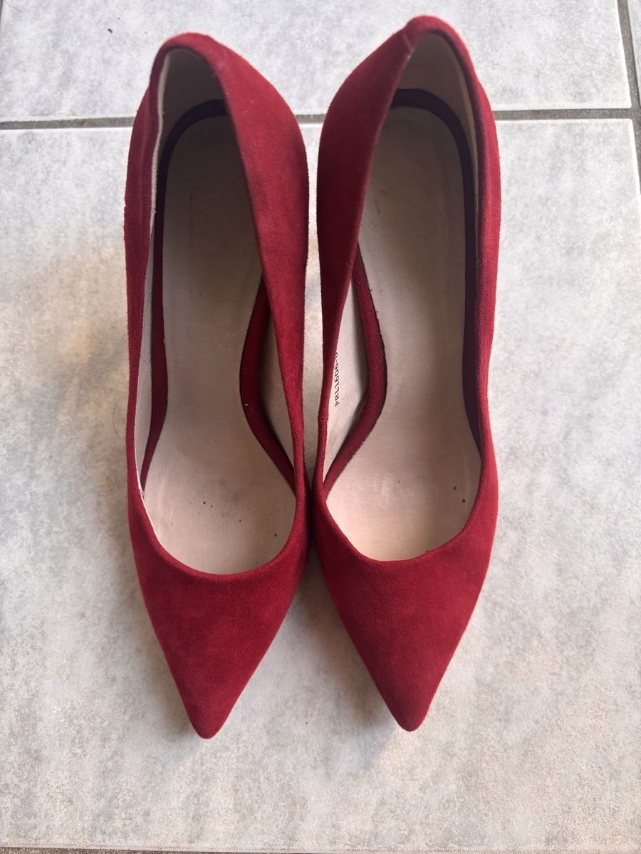 Scarpe da donna: Red suede heels – Usato da Oberrohrdorf venduto da api_s6d2 1