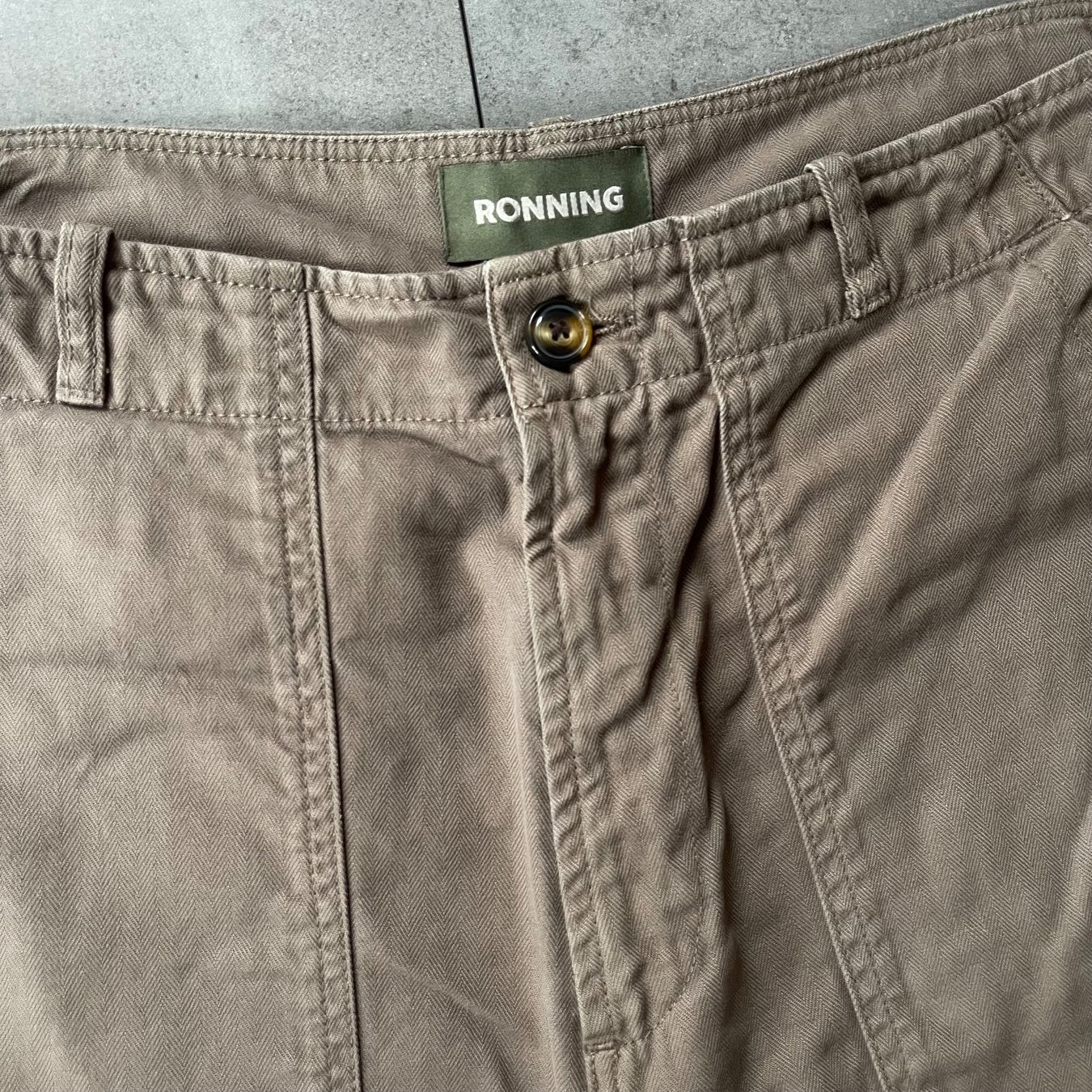 Pantaloni: 2000s Magnus Ronning Everyday Uniform Pants – Usato da Bern venduto da shoprestoredvintage 1