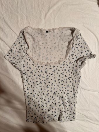 Damen Top weiss mit Blumenmuster gebraucht