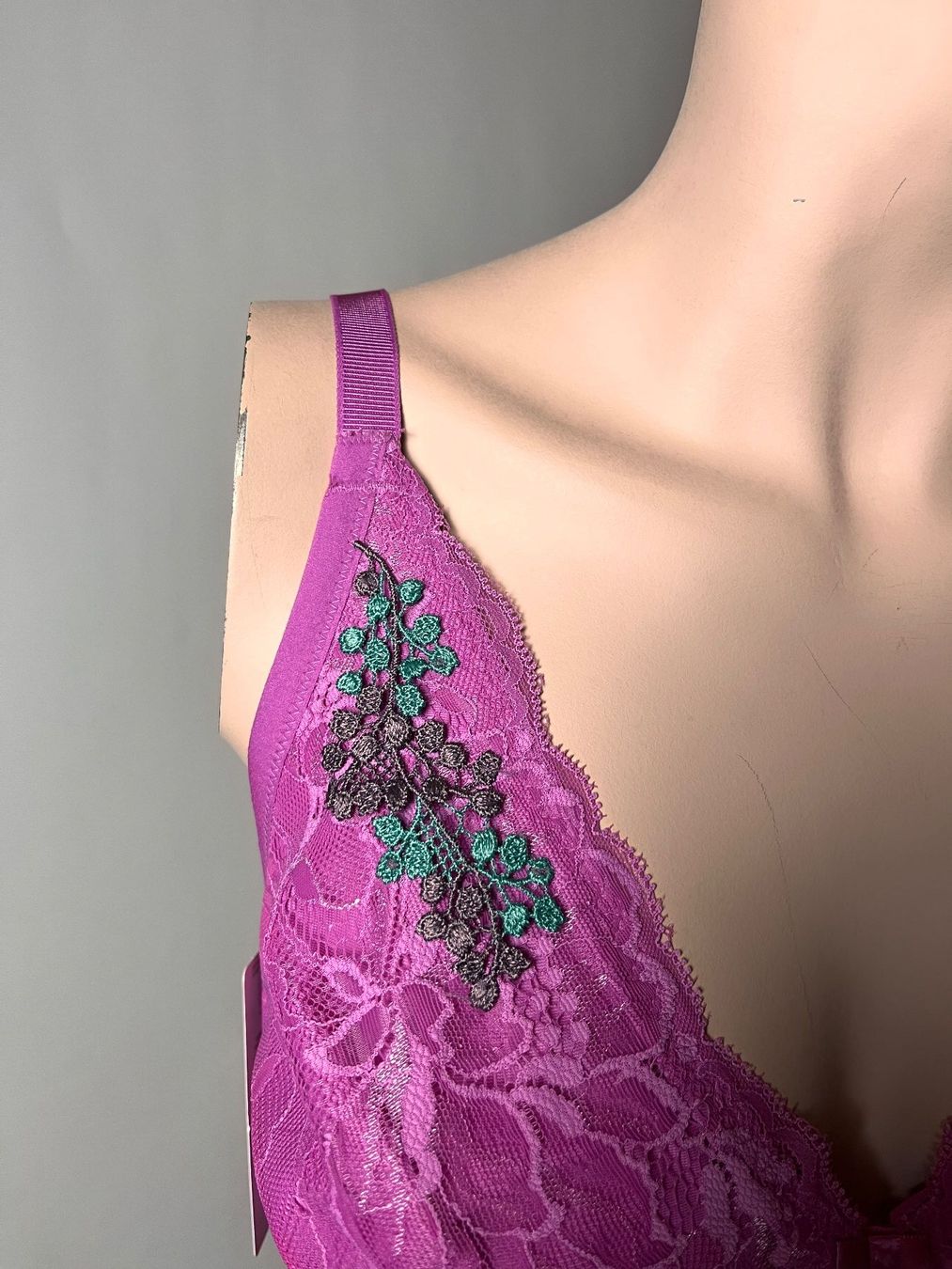 Triumph Sonstige Unterwäsche: TRIUMPH, Bustier Amourette Charm, Grösse 75E, Farbe Pink – Neu und originalverpackt aus Rudolfstetten von gst_g7xl 1
