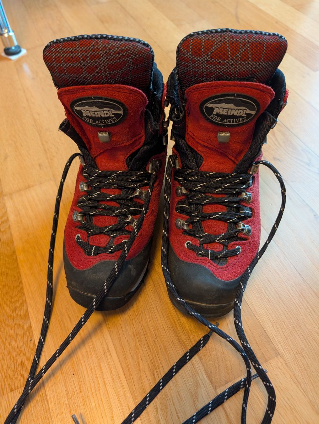 Meindl Chaussures filles: Wanderschuhe Meindl Grösse 36 – D'occasion à Ehrendingen par tdz1980