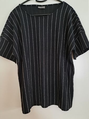 T-Shirt schwarz mit weissen Streifen Gr. M