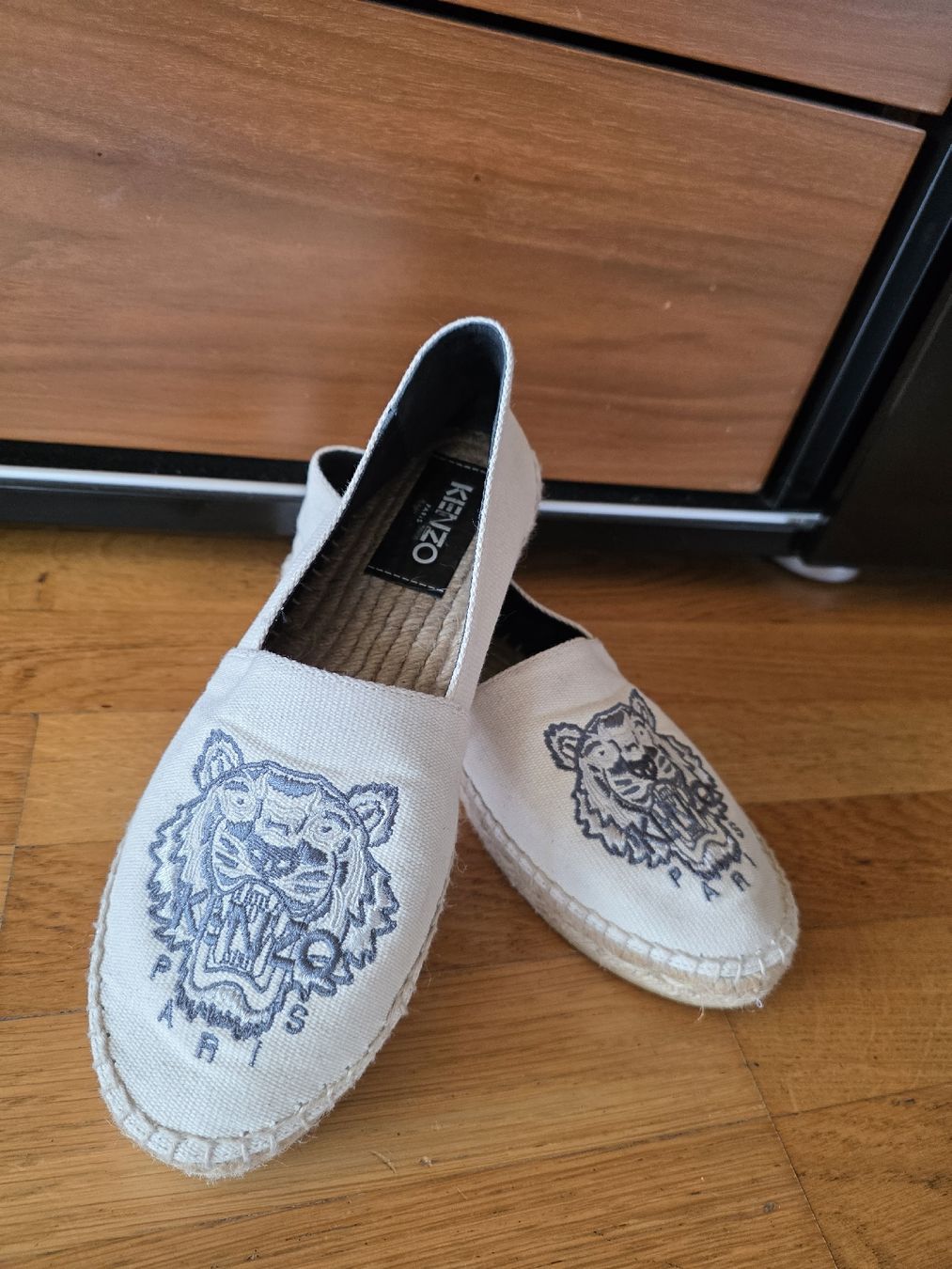 Kenzo Scarpe da donna: Kenzo Espadrilles White Tiger Print Size 38 – Nuovo (secondo la descrizione) da Brüttisellen venduto da par_8zbj
