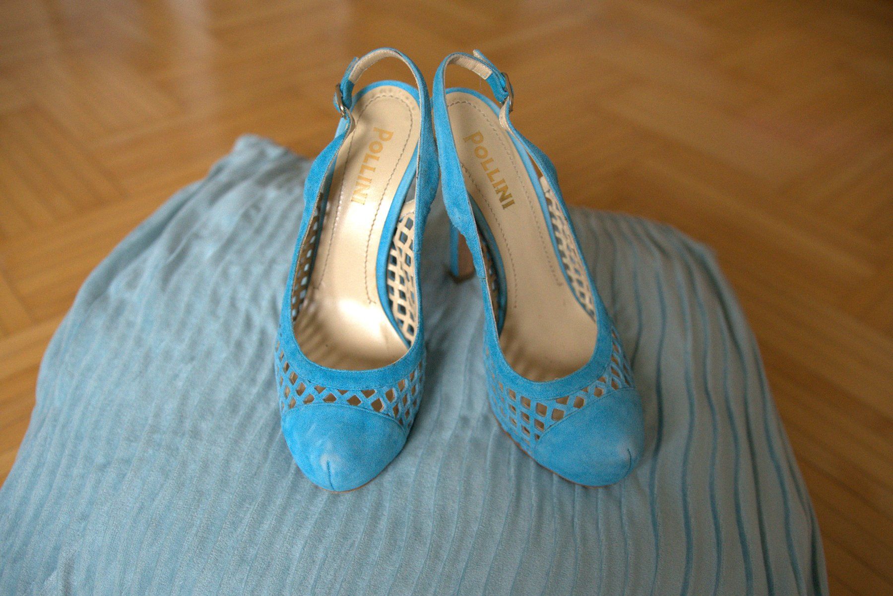 Scarpe da donna: Hellblaue Wildleder Sandalen Gr. 37.5 Frühling / Pollini – Usato da Romanshorn venduto da SwissEnn 9