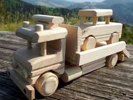 Autotransporter aus Holz - Neu Spielzeug