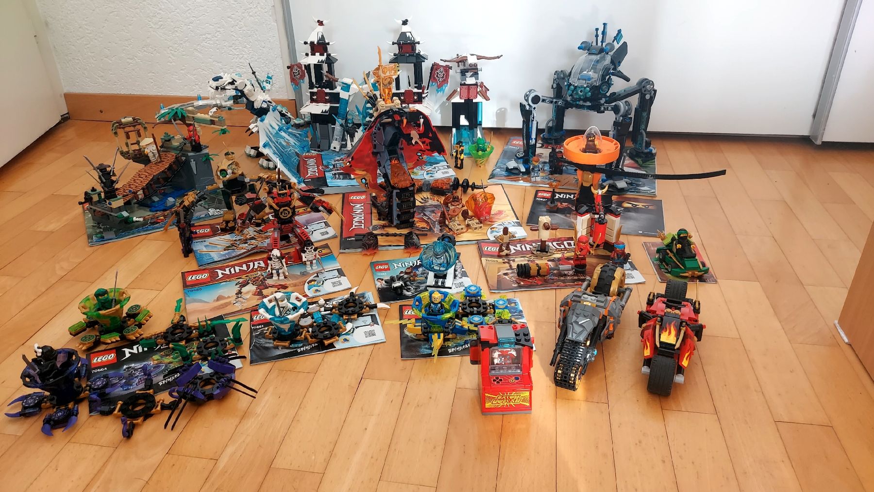 Lego Jeux de construction: Teilen/ Divers Lego Ninjago  – D'occasion à Lausanne par F.Kim.13