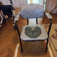 Chaise percée