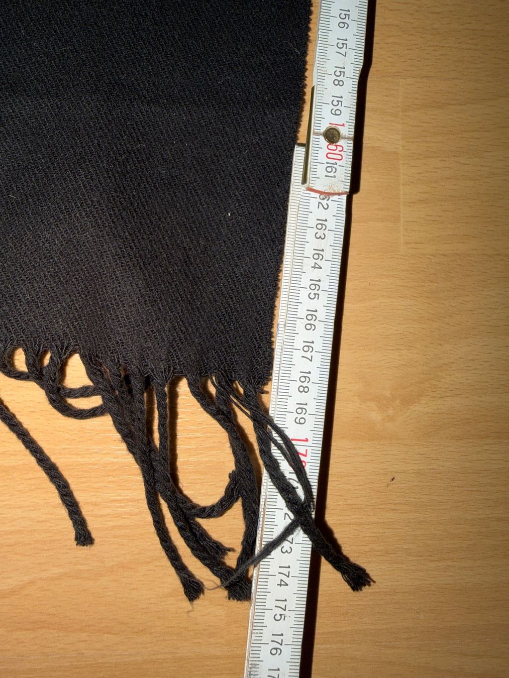 Foulards, Tücher & Schals: Schlichter schwarzer Schal – Gebraucht aus Grosswangen von shoes.bags.and.co 2