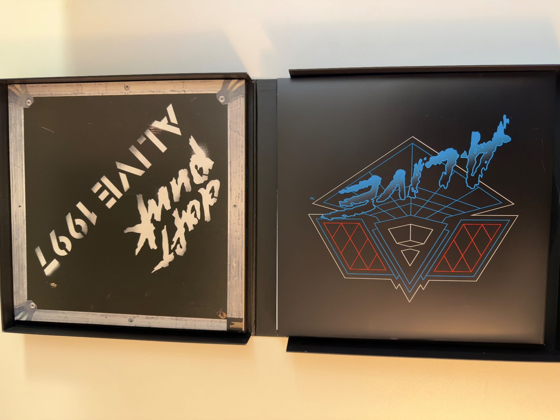 Dischi in vinile: Daft Punk Alive 1997 / Alive 2007 – Usato da Niederglatt ZH venduto da Expatriate 2