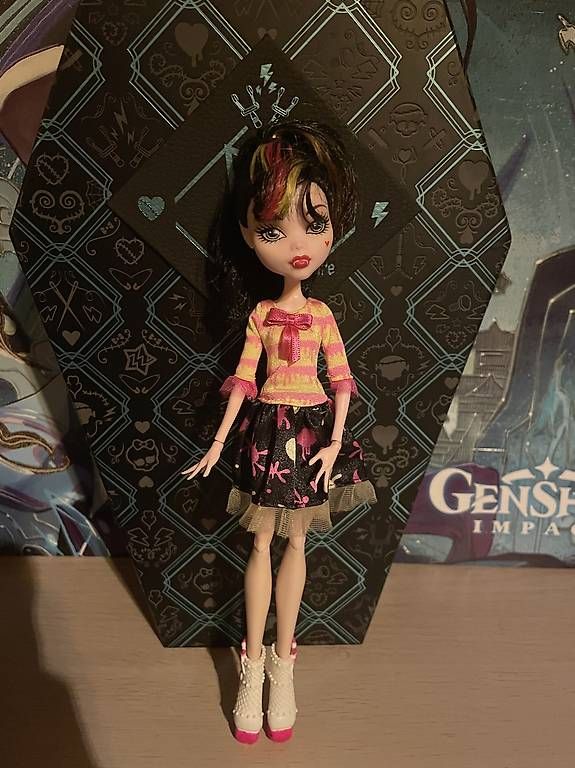 Statuette: Monster high Draculaura art class Puppe – Usato da Riggisberg venduto da km_ggn6