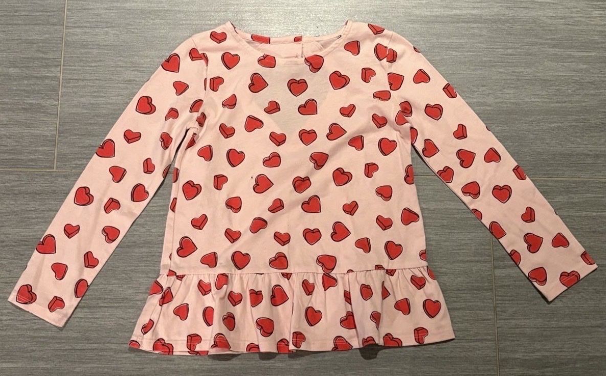 Carter's Blouses, T-shirts & Tops: Mädchen Shirt Grösse 122 pink mit Herzen – D'occasion à Luzern par La_sfinge