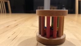 Holzrassel für Babys - Klassisches Spielzeug
