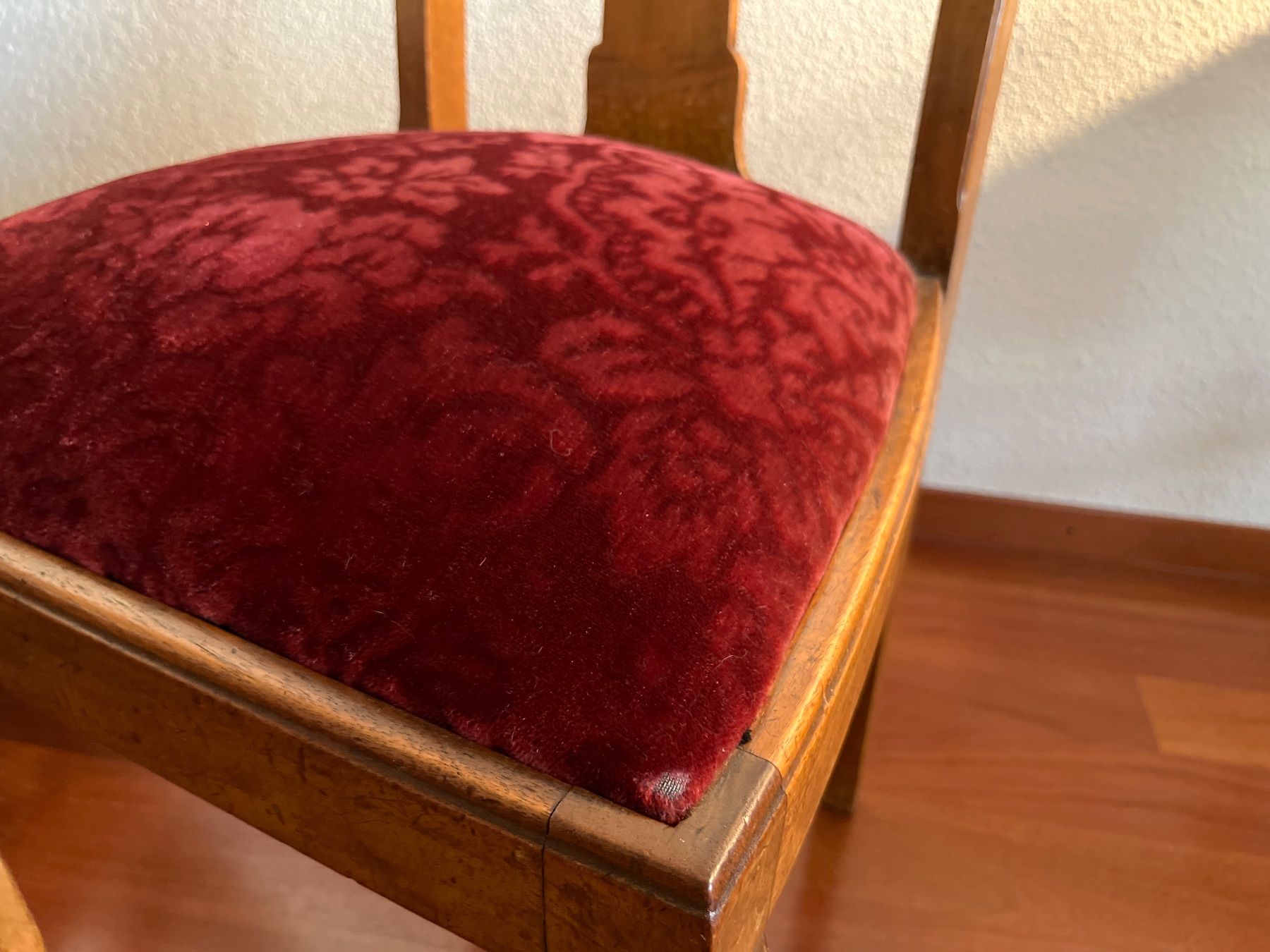 Sedie: Vintage Stuhl, Holz & Samt – Usato da Luzern venduto da Jiggy_8898 5