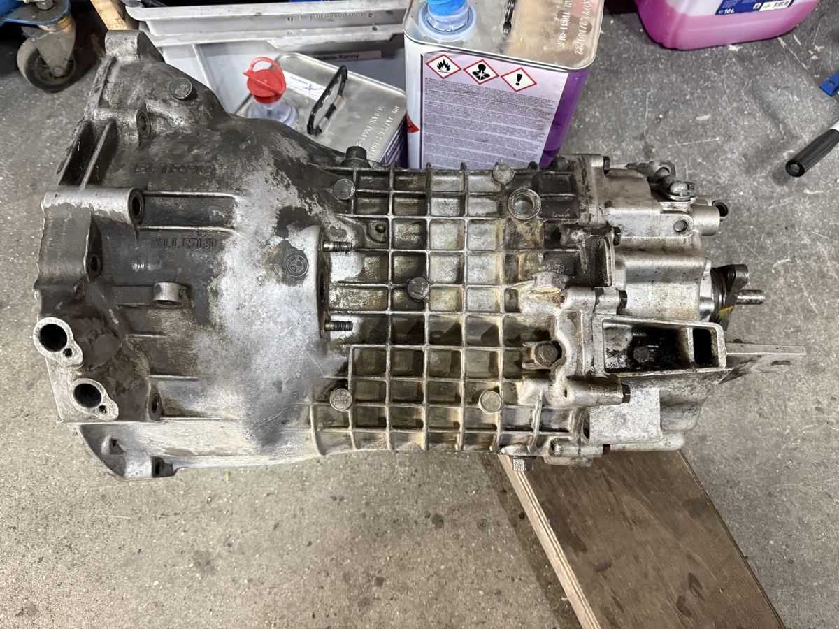 BMW Tutti pezzi di ricambio auto: Bmw E30 325i Schaltgetriebe 260er Getrag – Usato da Dierikon venduto da E28_Freak