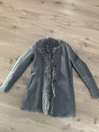 Grauer Utzon Lammfellmantel, Gr. 36 - reversible