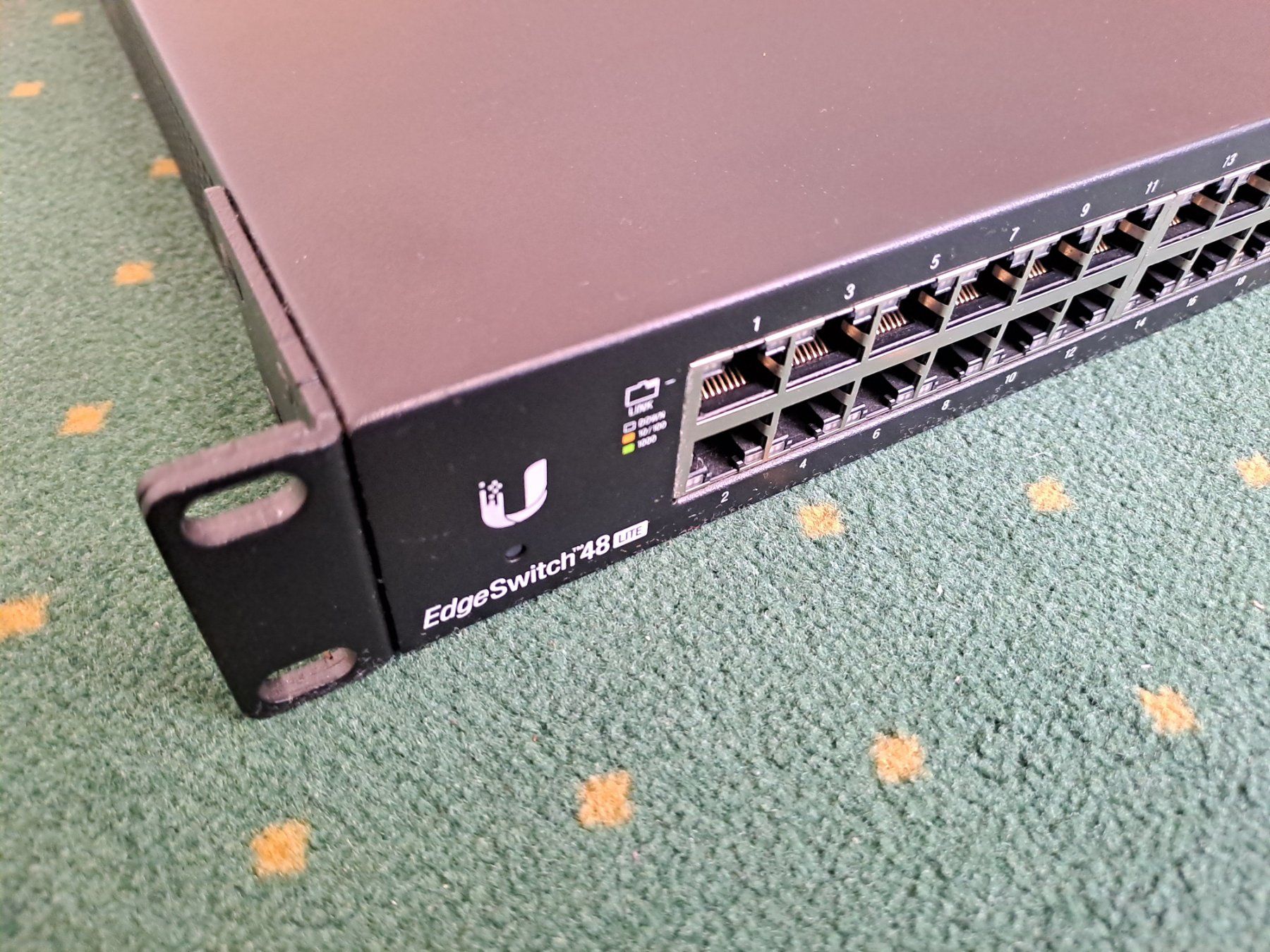 Ubiquiti Hub & Switch: Ubiquiti EdgeSwitch 48 Lite – Usato da Nussbaumen AG venduto da Aurelio24