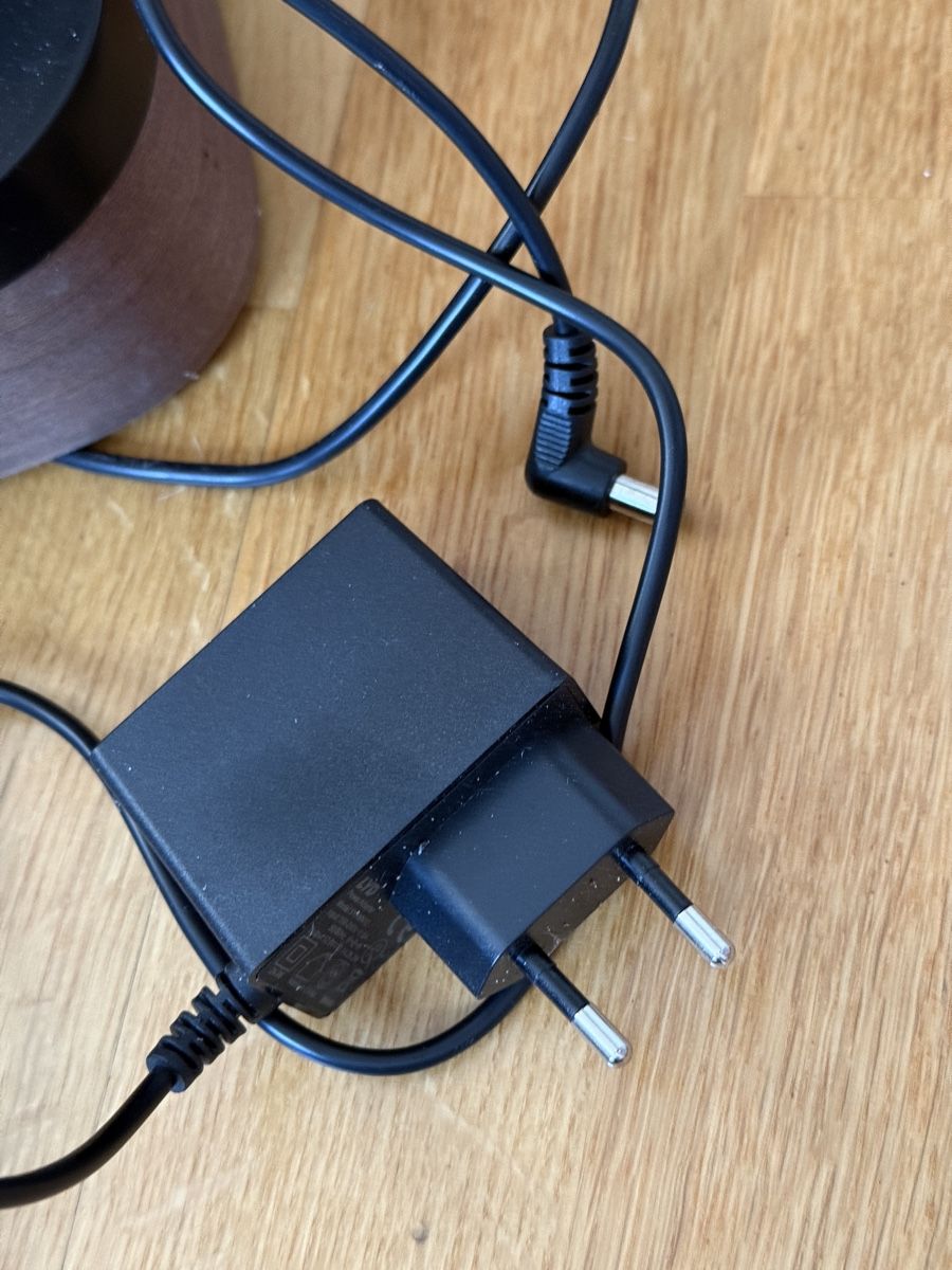 Vasi per fiori: AUK Mini schwarz mit Eiche (CH Stecker) – Usato da Bottmingen venduto da theskymax 4