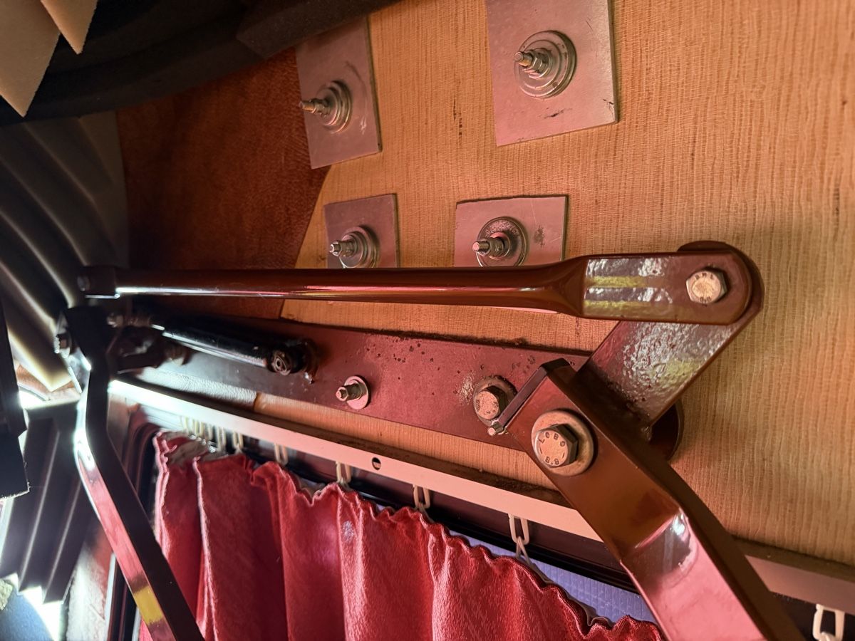 Betten: Letto basculante per camper  – Gebraucht aus Camorino von CamperCommunity 1
