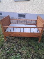 Schönes altes Babybett