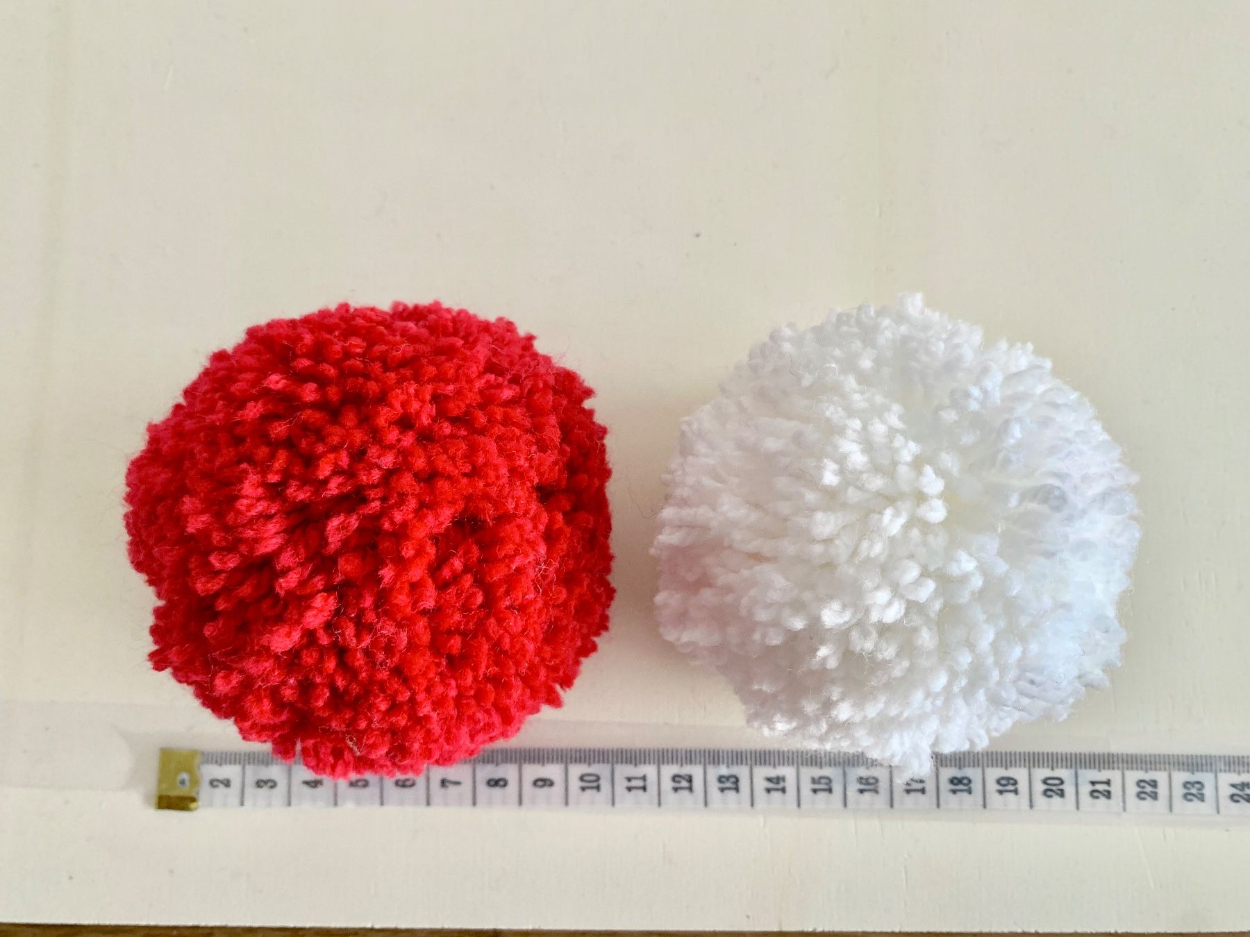 Altro abbigliamento per bambino: Kappe 3 in 1 mit oder ohne Bommel tragbar, Handarbeit – Nuovo e nell'imballaggio originale da Emmenbrücke venduto da swissmade-miracles 6