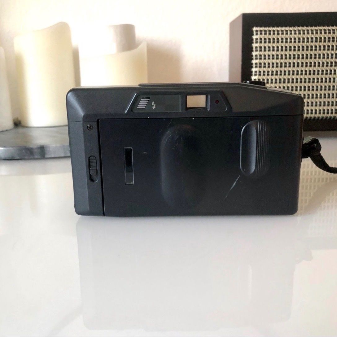 Konica Kamera: Vintage Konica Pop EF-20 Analogkamera – Gebraucht aus Bern von ln2 2