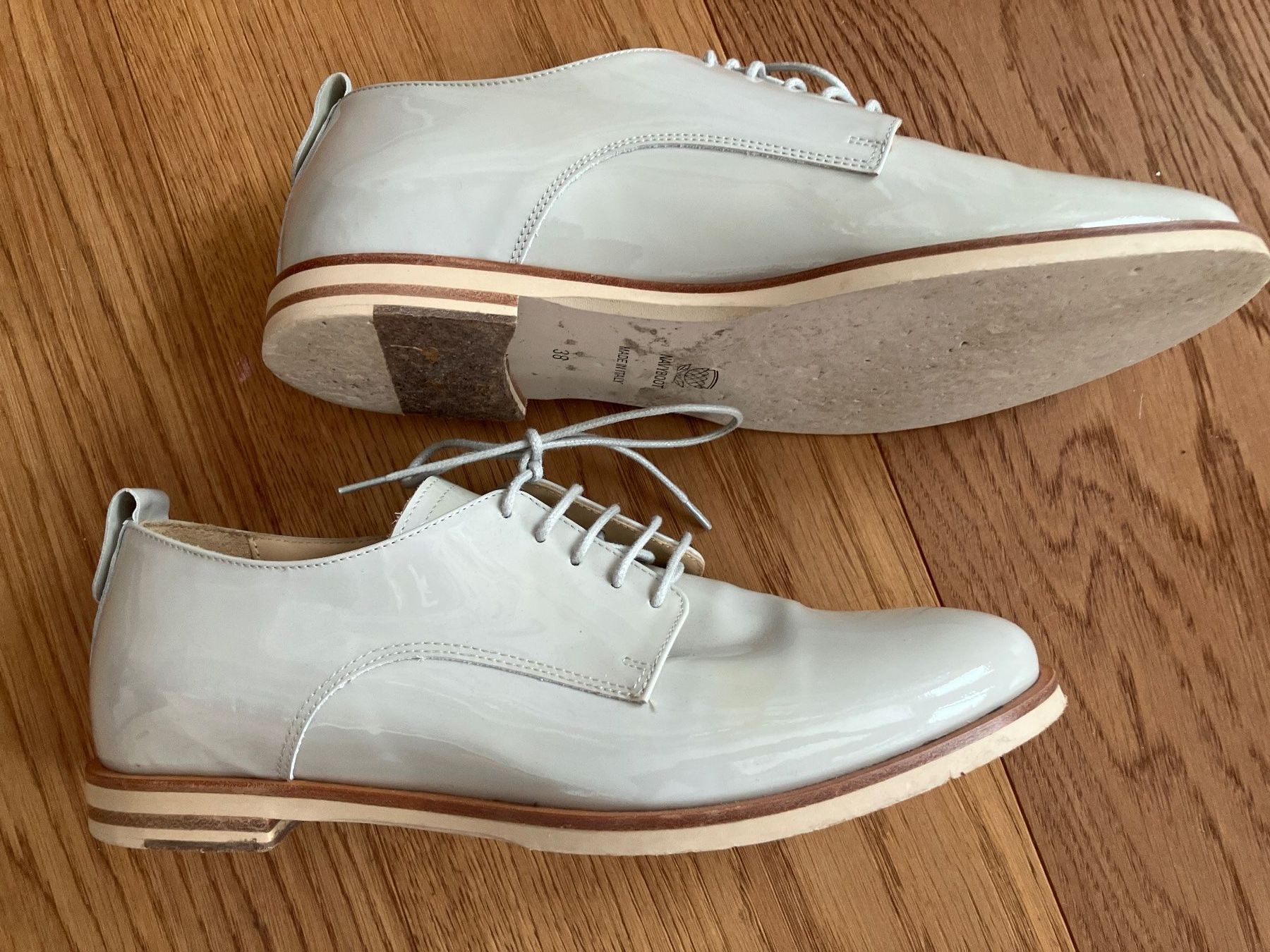 Navyboot Damenschuhe: Schnürschuhe Lackleder hellgrau Grösse 38 – Neu (gemäss Beschreibung) aus Unterägeri von Bettsofa123