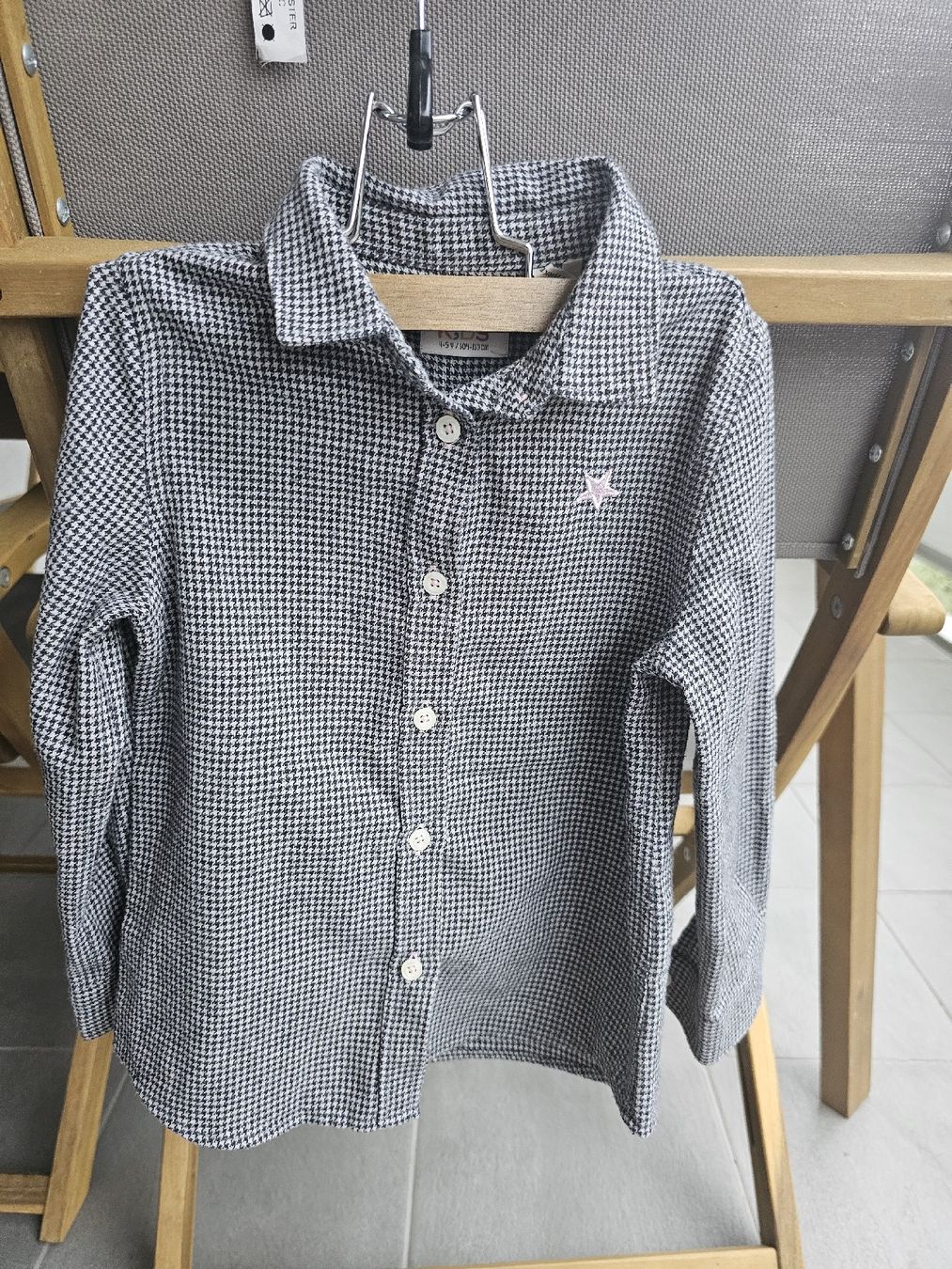 Blusen, T-Shirts & Tops: Star printed shirt – Neu (gemäss Beschreibung) aus Cologny von Selin34 1