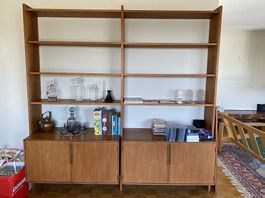 2 Mid Century Teak Regale mit integrierter Kommode