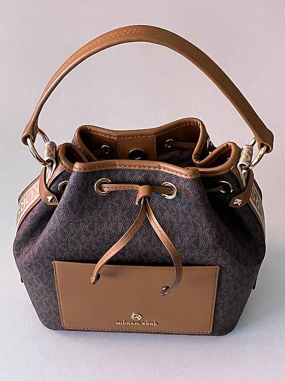 Michael Kors Sacs femmes: Superbe sac Michael Kors – D'occasion à Grand-Lancy par paddydy
