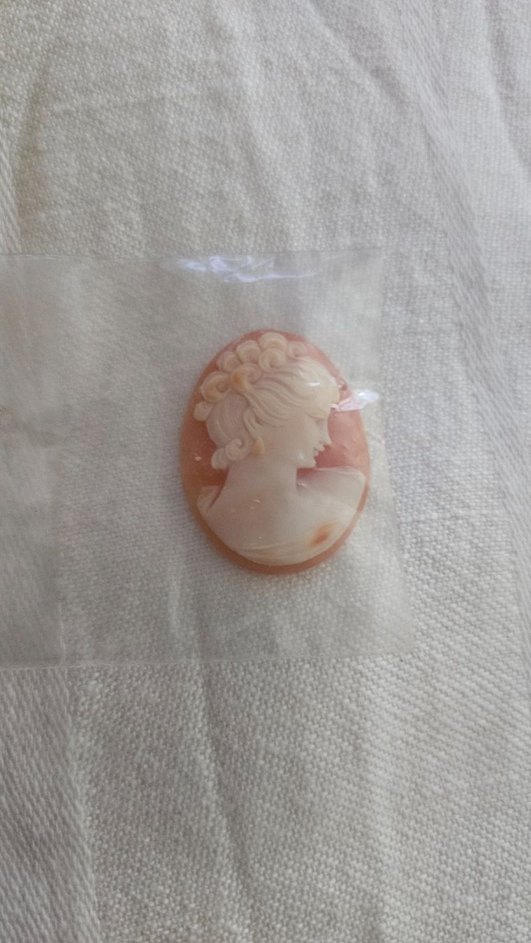 Tutte le decorazioni: Piccola immagine cameo nuova – Usato da Melano venduto da H-Sara