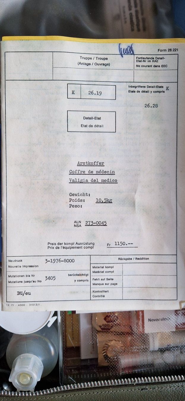 Valigie: Arztkoffer original Schweizer Armee mit Inhalt 1979 – Usato da Spiegel b. Bern venduto da oplo01 2