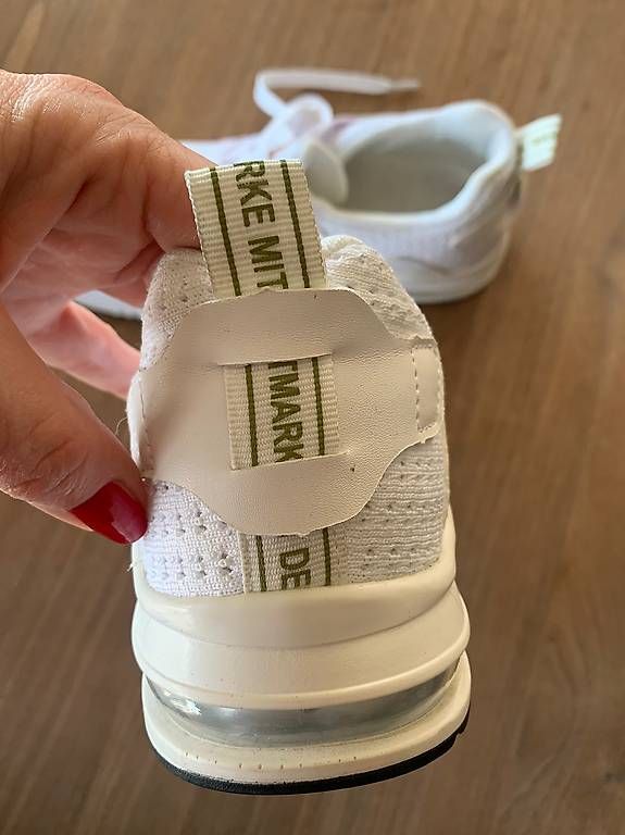 Scarpe da donna: Sneakers weiss – Usato da Neftenbach venduto da bebbels69 2