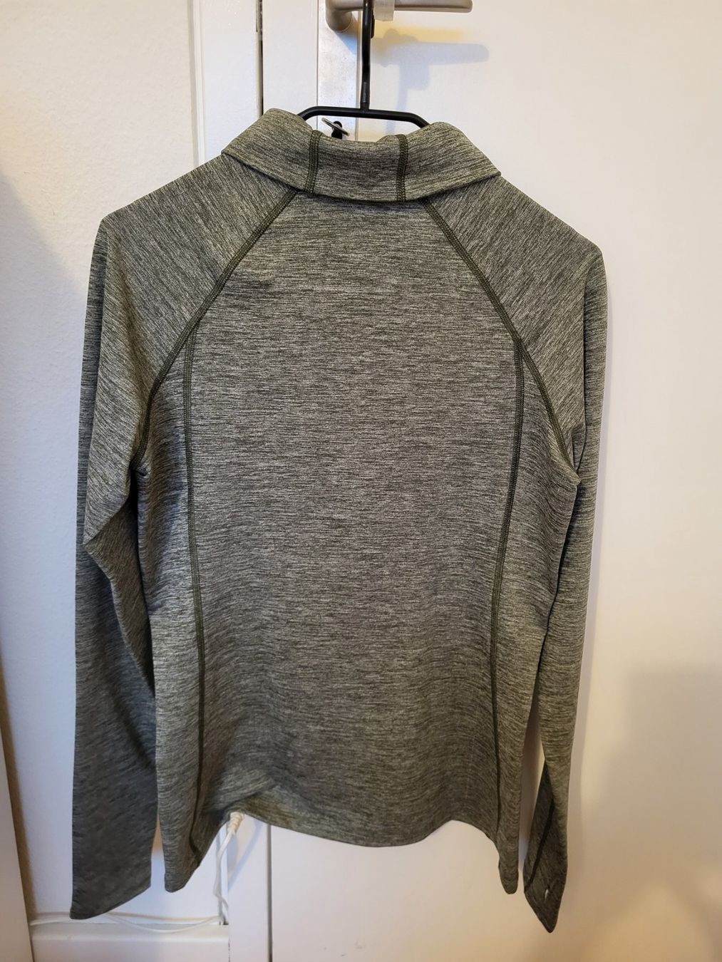Under Armour Maglioni & Felpe: Shirt/Pulli Under Armour Gr. M – Usato da Cham venduto da Viare 1