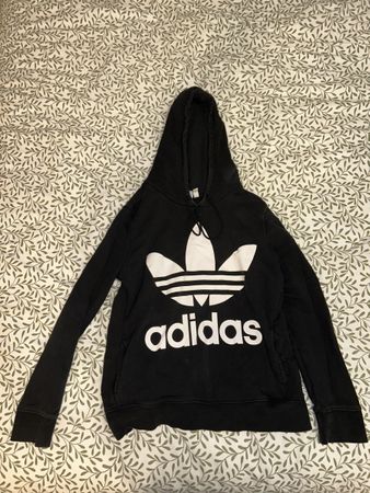 Schwarzer Adidas Hoodie