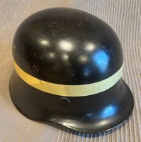 Feuerwehrhelm Stahl schwarz mit Leuchtband Vintage