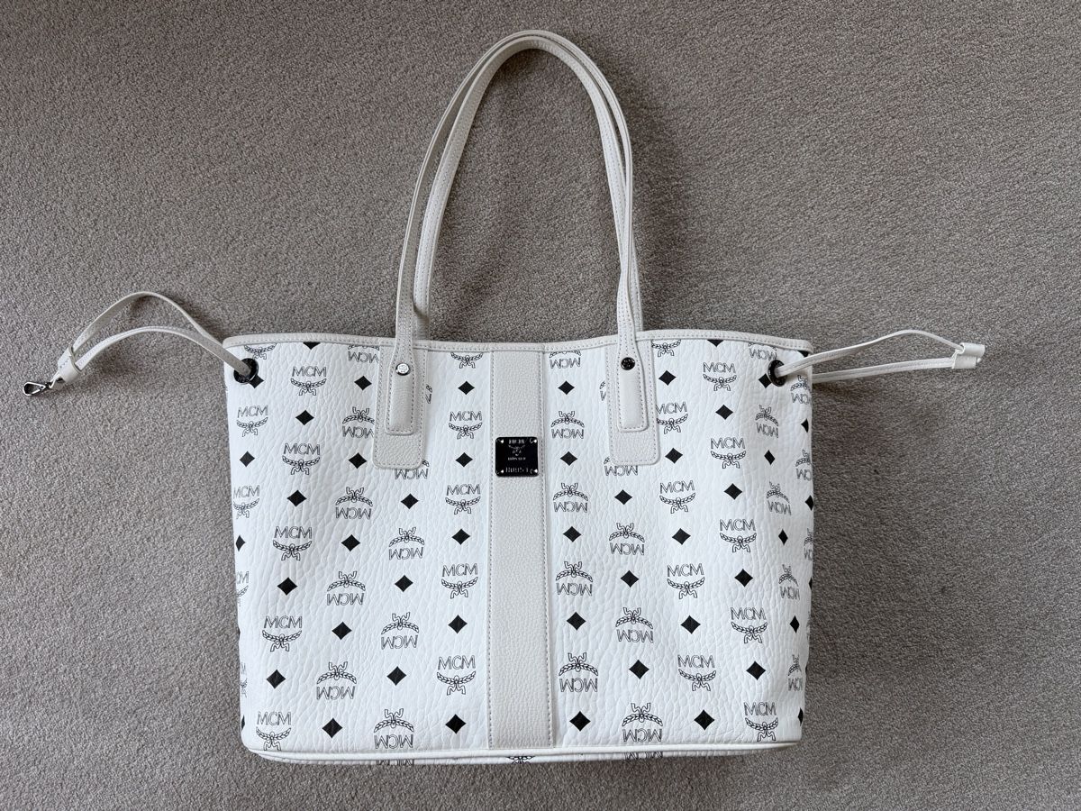 Mcm Borse: MCM Tasche Liz, Medium, reversible, weiss – Nuovo (secondo la descrizione) da Zollikon venduto da into-the-west 2