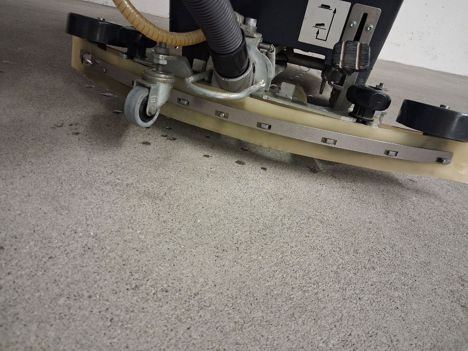 Tutte le macchine: scheuersaugmaschine  taski 450 b – Usato da Büttikon AG venduto da for_gnt6 1