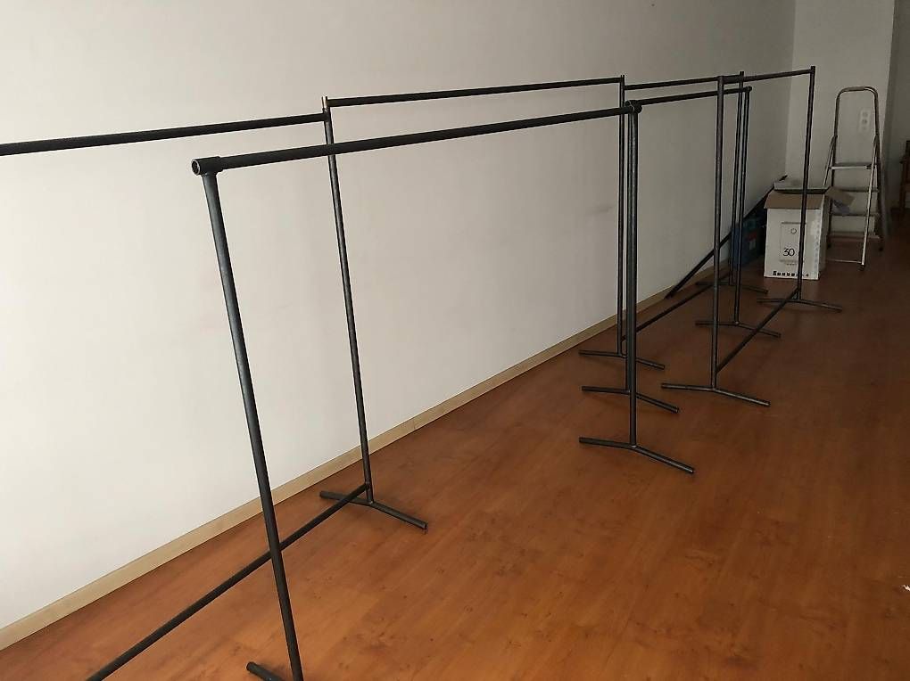 Garderobe: Kleiderständer aus Eisen – Gebraucht aus Basel von kri_wd99
