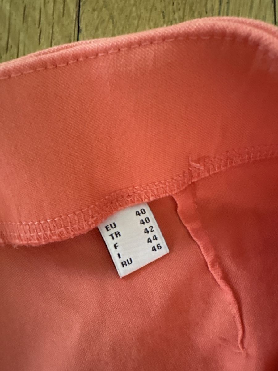 Pantaloni: Pantalon Capri Essentials, corail, taille 44, parfait été – Nuovo (secondo la descrizione) da Martigny venduto da O96 3