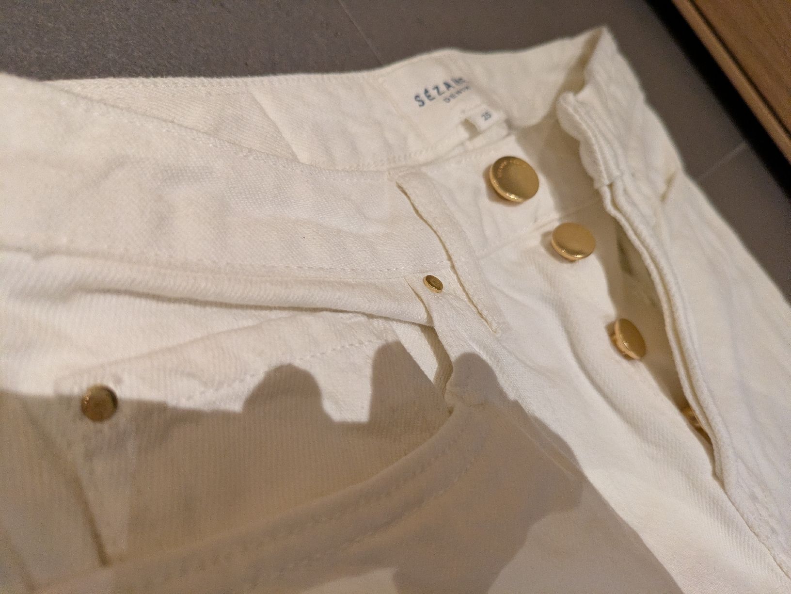 Sezane Jeans: Sezane jean blanc taille 25 – Nuovo (secondo la descrizione) da Ittigen venduto da Flopom 2