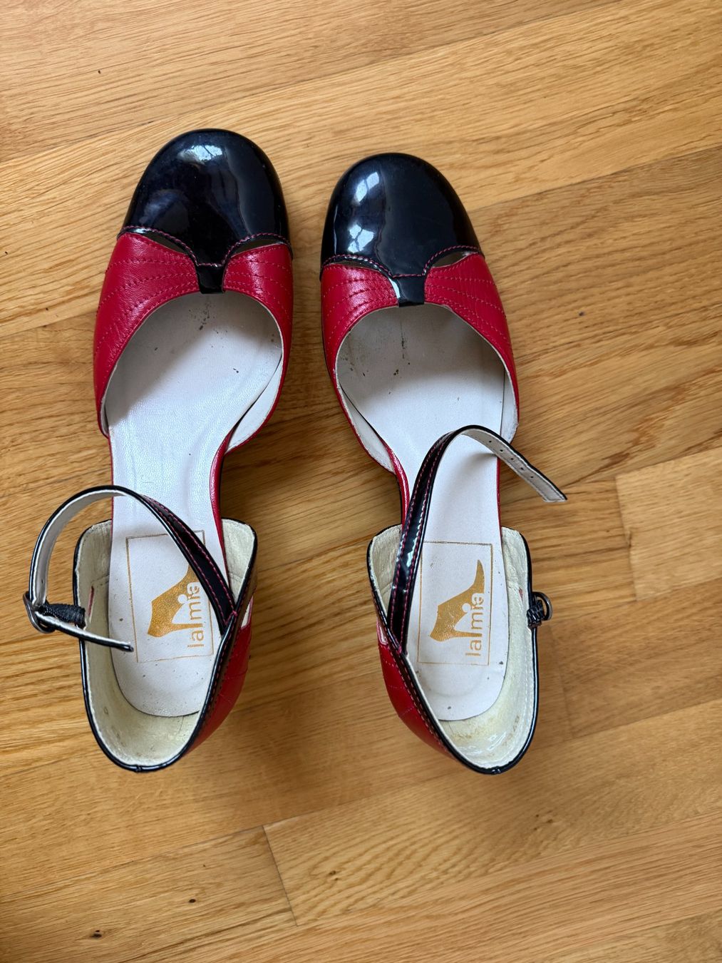 Damenschuhe: Tanzschuhe, Rot-Schwarz, 38 – Gebraucht aus Wichtrach von cimora