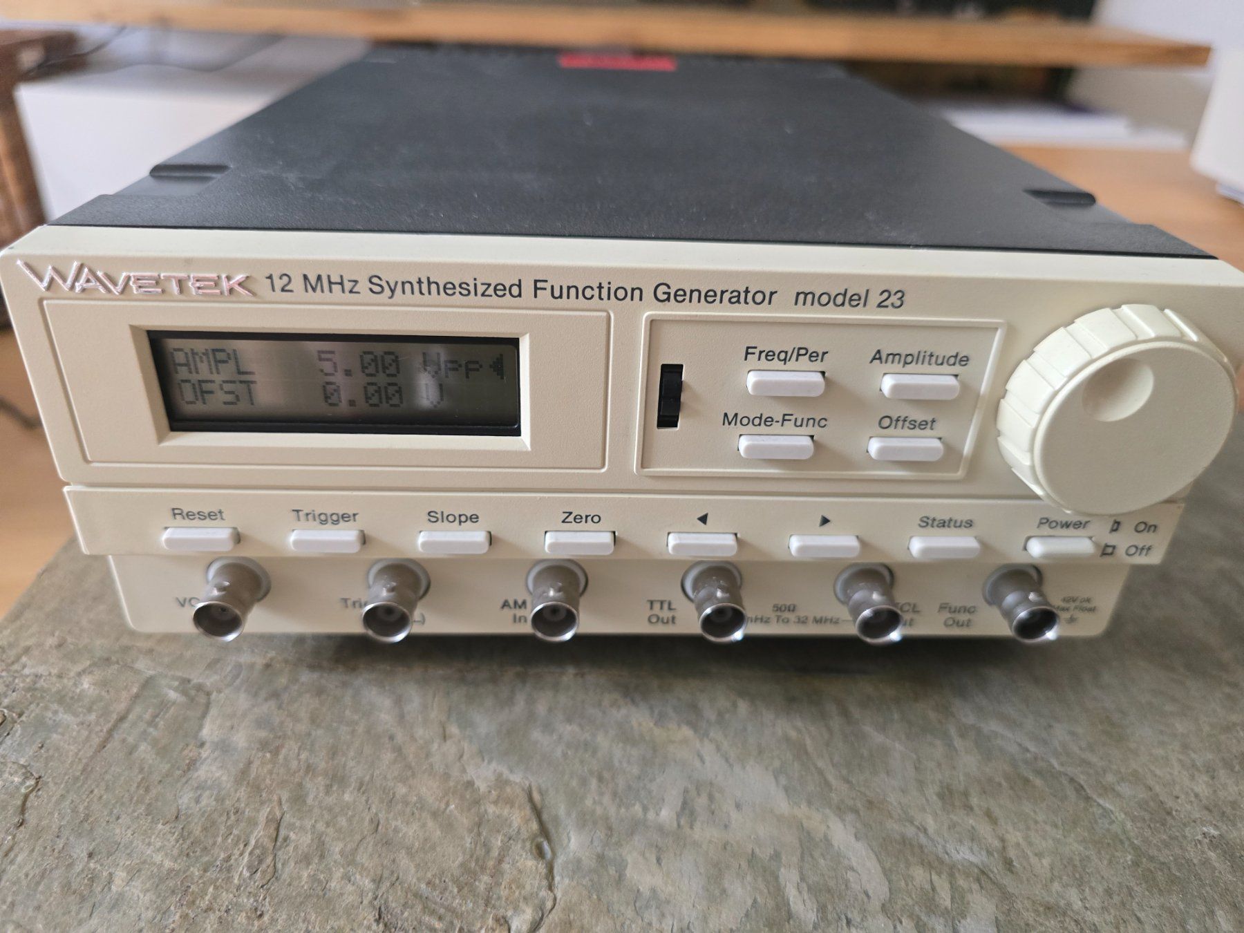 Misurare: Wavetek 12MHz Synthesized Function Generator model 23 – Usato da Uster venduto da DuVaekkedeMig 3
