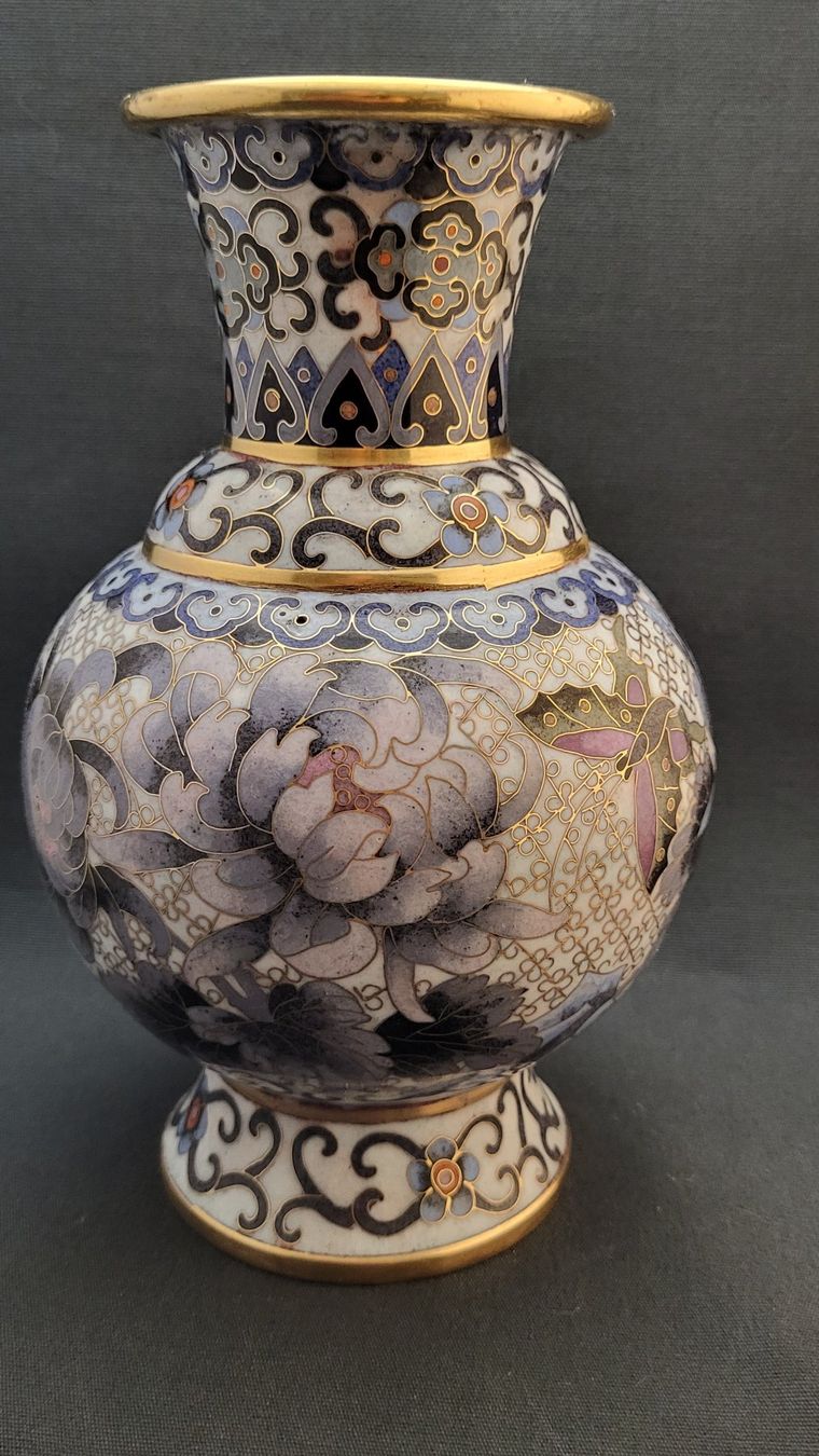 Vasi & Recipienti: Cloisonne-Vase mit Blumen und Schmetterling – Usato da Basel venduto da spinne02 4