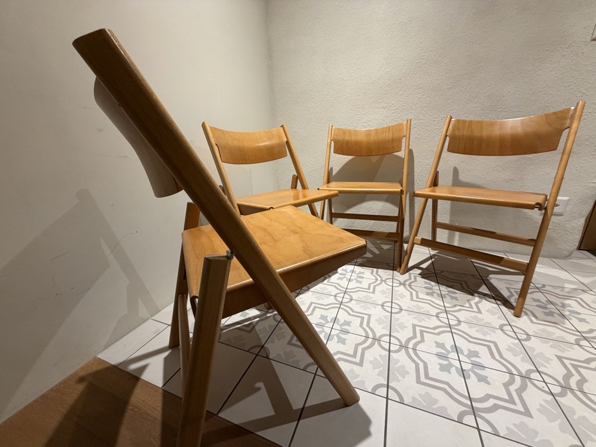 Eichenberger Stühle: 4 Designer Klappstühle von Hans Eichenberger – Gebraucht aus Wiedlisbach von Fine-Arts 4