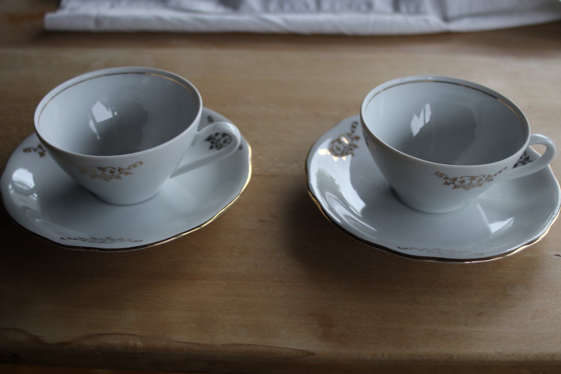 Tazze: zwei alte Kaffeetassen mit Unterteller – Usato da St. Gallen venduto da Razoon77
