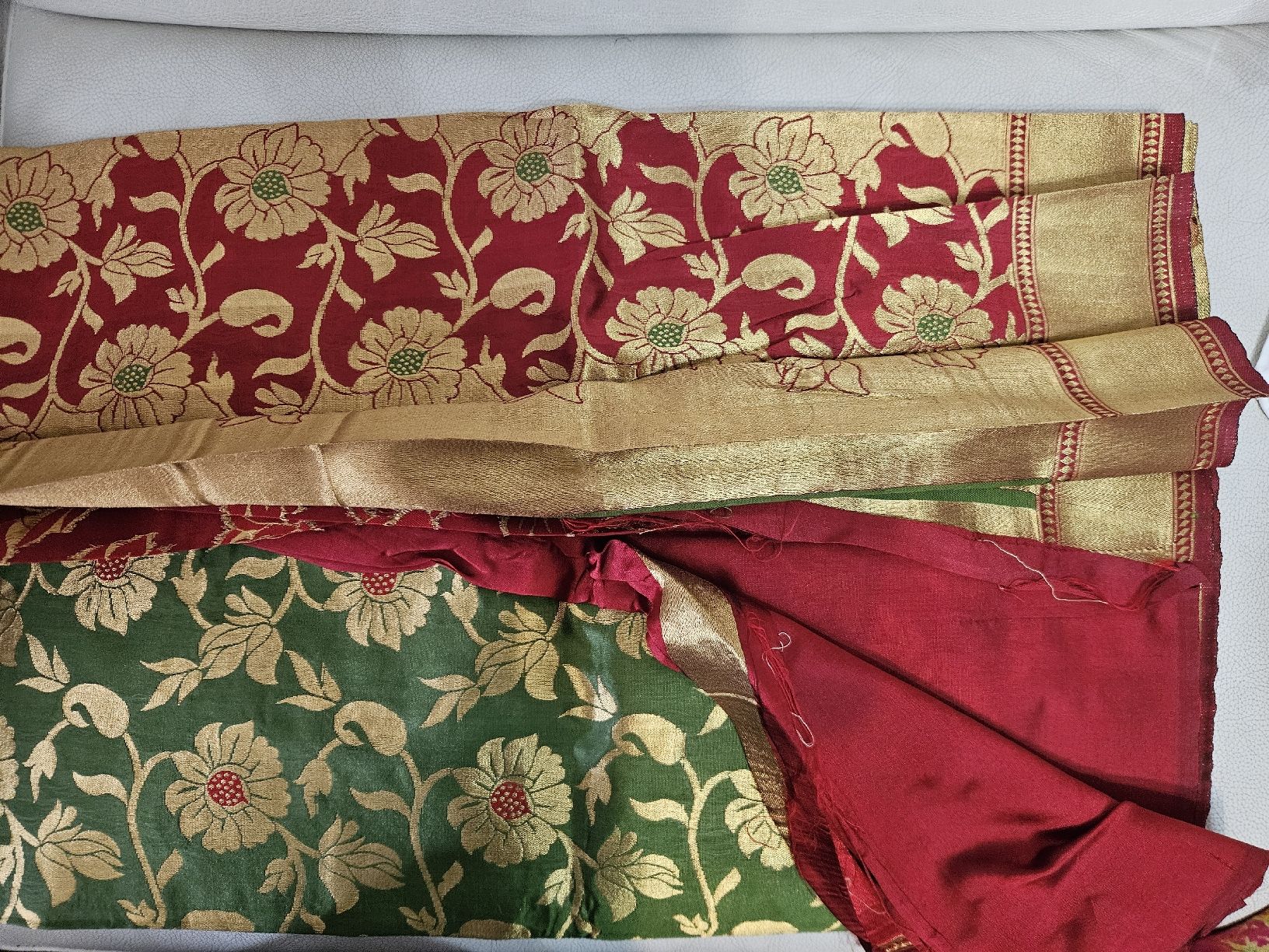 Vestiti: Green and red silk saree – Nuovo e nell'imballaggio originale da Les Acacias venduto da minnie6 4