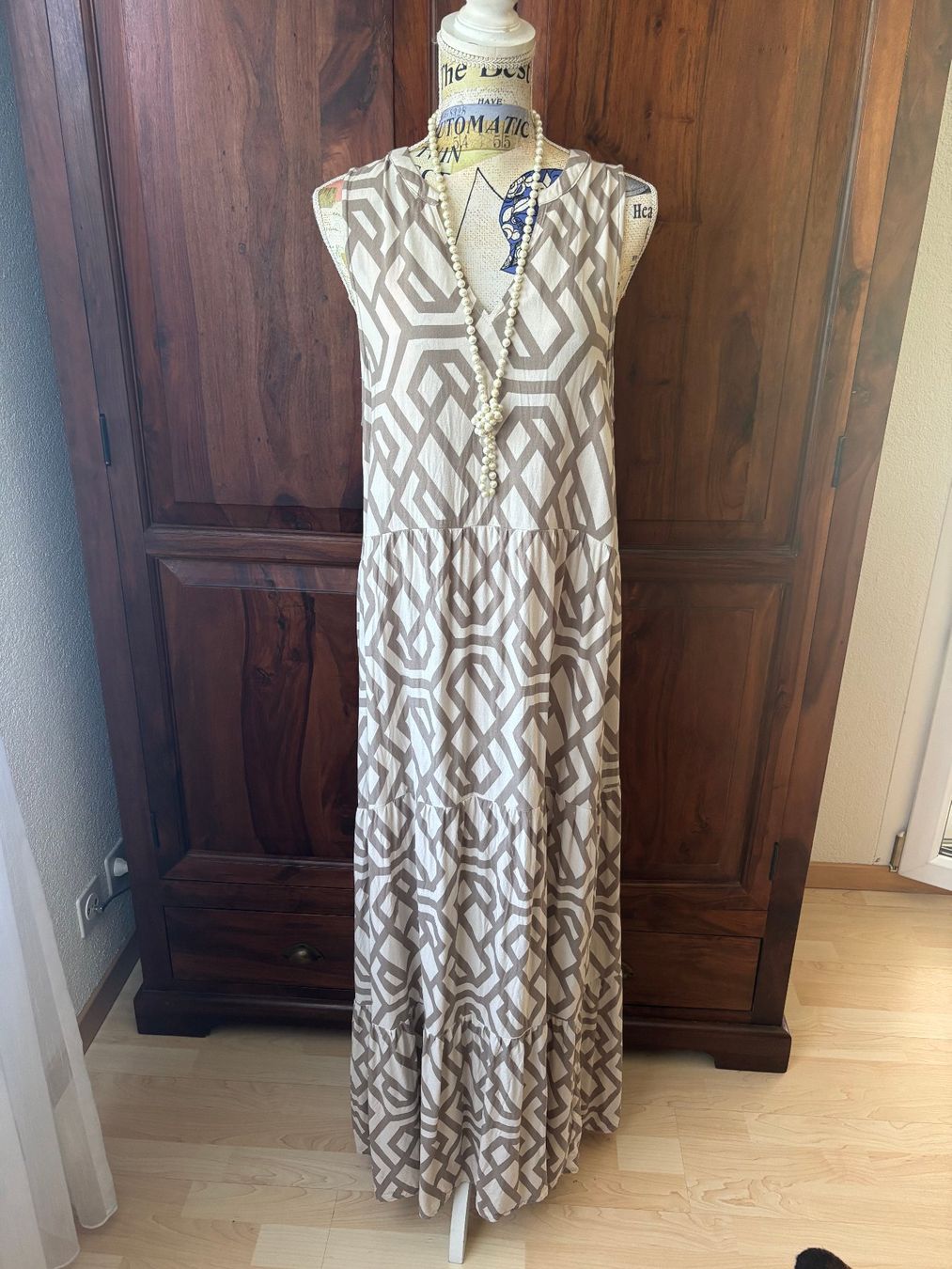 Kleider: APRICOT Maxikleid neuwertig – Neu (gemäss Beschreibung) aus Merishausen von yourdream