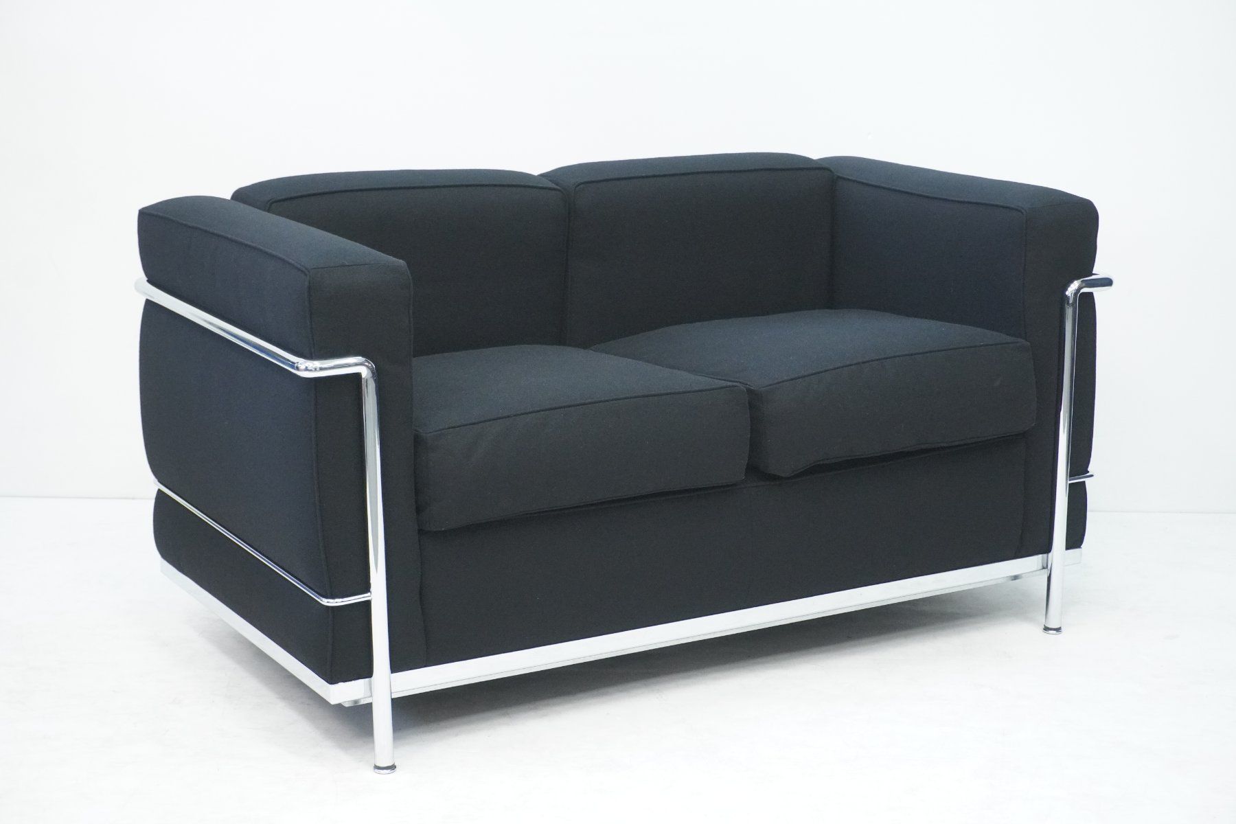 Cassina Sofas: Cassina LC2 2er Sofa Le Corbusier Stoff schwarz – Gebraucht aus Bad Zurzach von QLASSIQ 3
