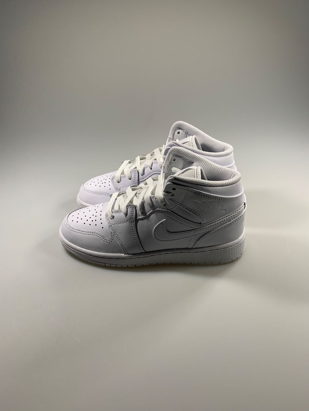 Jordan Scarpe da donna: Jordan 1 Mid Triple White (GS) – Nuovo e nell'imballaggio originale da Thörishaus venduto da SnkrsVie 3