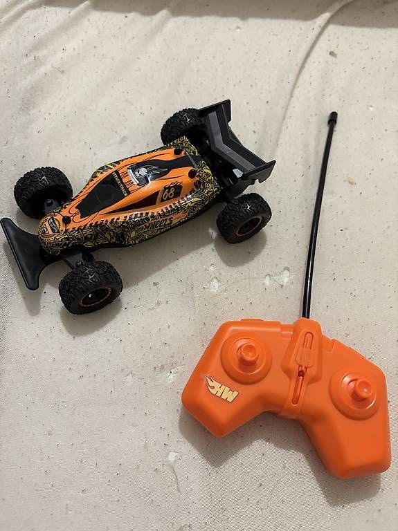RC Kits de montage: Voiture télécommandée hot weels  – Neuf avec emballage d'origine à Lausanne par ahm_9l9k